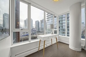 Interior - 1.5 Bedroom Condo DT, Sleeps 5, Amenities+Parking (Vancouver)