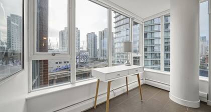 1.5 Bedroom Condo DT, Sleeps 5, Amenities+Parking
