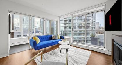 1.5 Bedroom Condo DT, Sleeps 5, Amenities+Parking