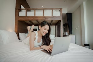 房內夾萬、遮光窗簾/窗簾、熨斗/熨衫板、免費 Wi-Fi
