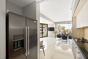 Fridge, microwave, oven, stovetop