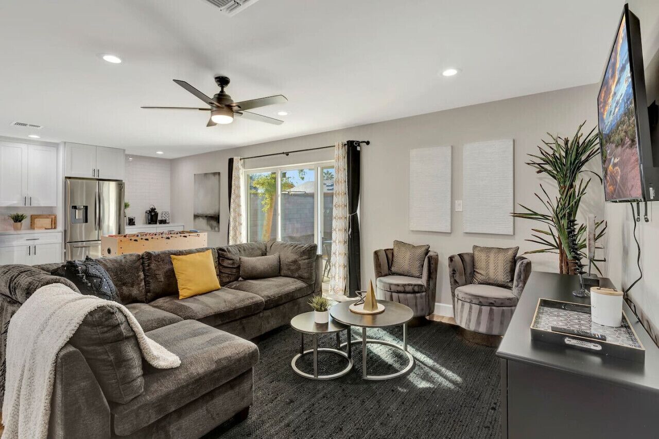 Newly Renovated 3BD/2BA- Close to Old Town