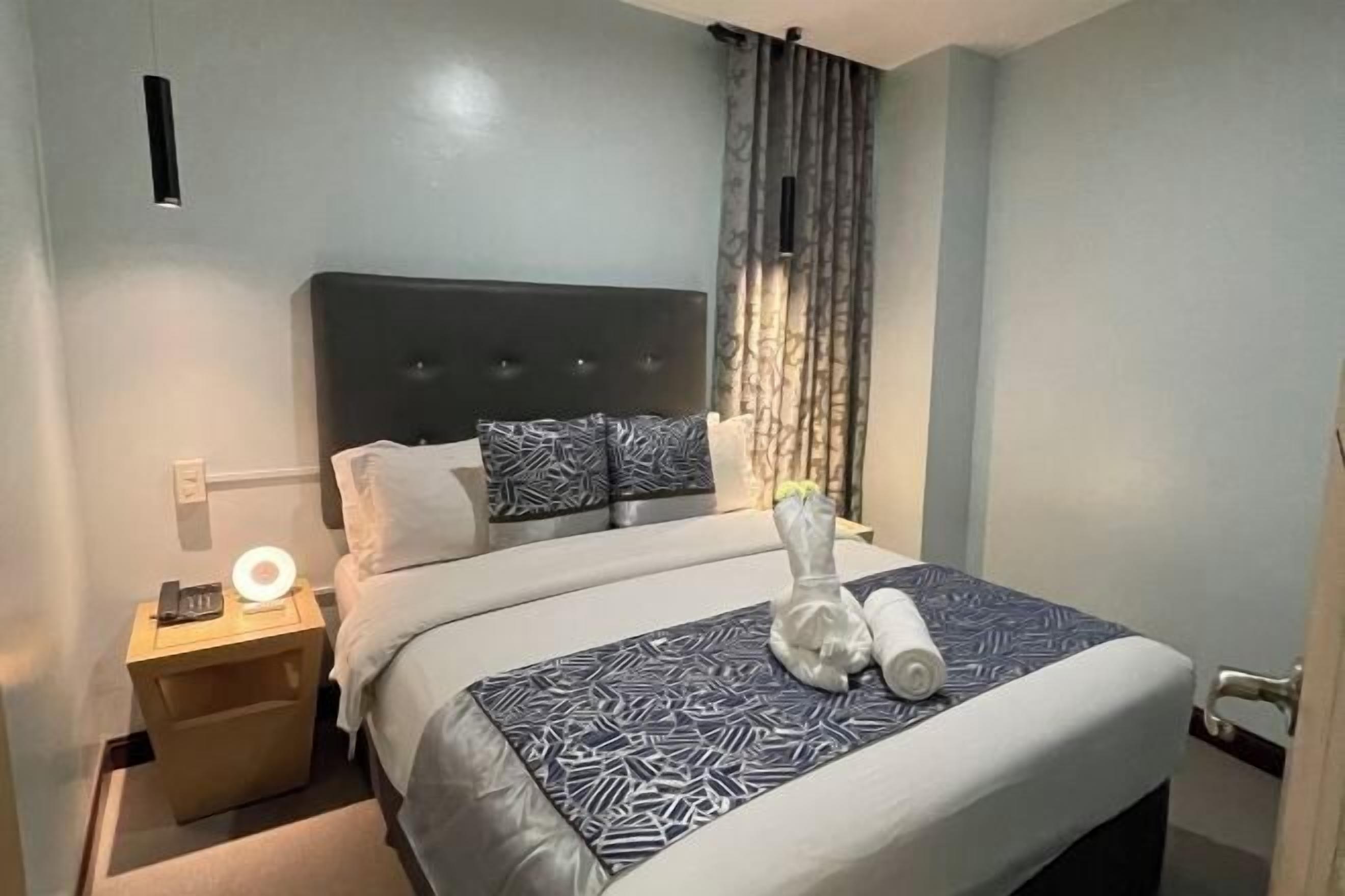 房內夾萬、書桌、隔音、免費 Wi-Fi