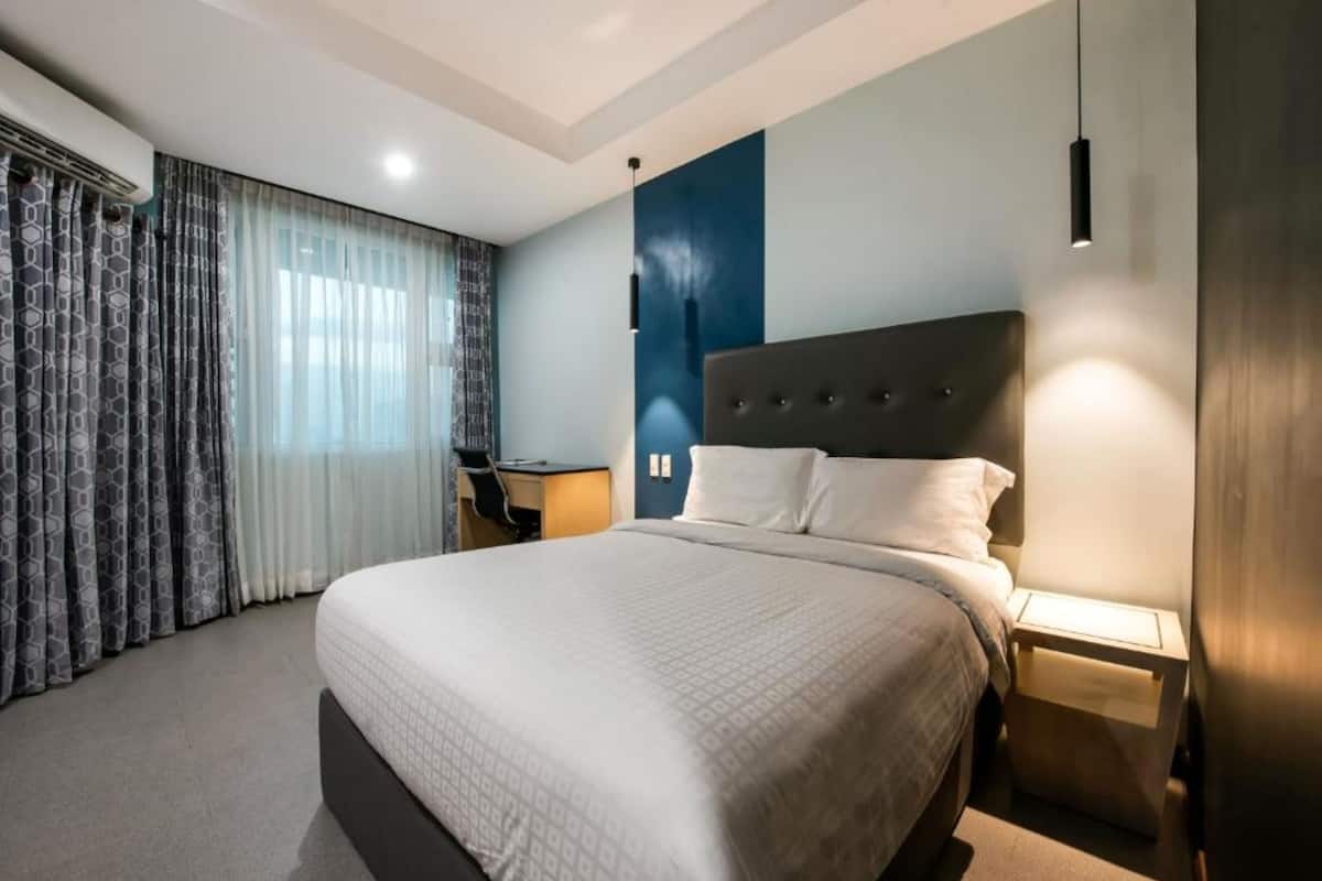 1 bedroom, in-room safe, desk, soundproofing