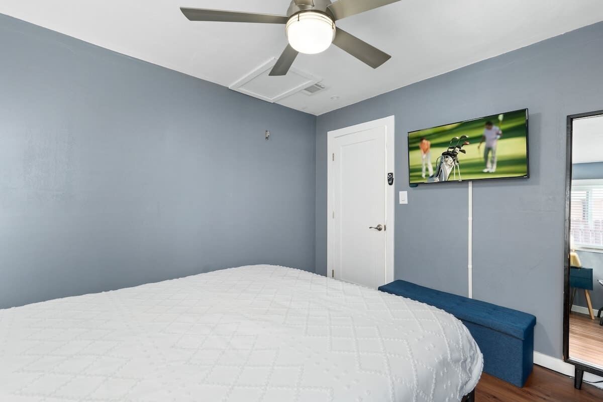 Iron/ironing board, WiFi, bed sheets