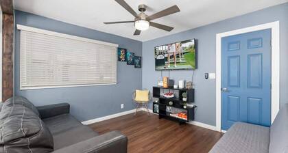 Central Phoenix Casita w/beautiful patio (Unit C)
