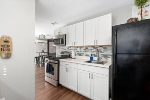 Fridge, microwave, oven, stovetop - Central Phoenix Casita w/beautiful patio (Unit C) (Phoenix)