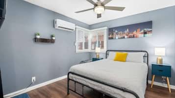Iron/ironing board, WiFi, bed sheets