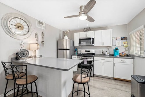 Central Phoenix Casita w/ Beautiful Patio (Unit B)