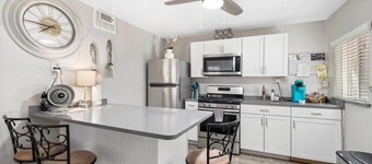 Central Phoenix Casita w/ Beautiful Patio (Unit B)