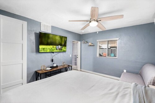 Central Phoenix Casita w/ Beautiful Patio (Unit B)