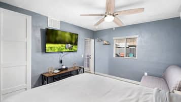 1 bedroom, desk, iron/ironing board, WiFi