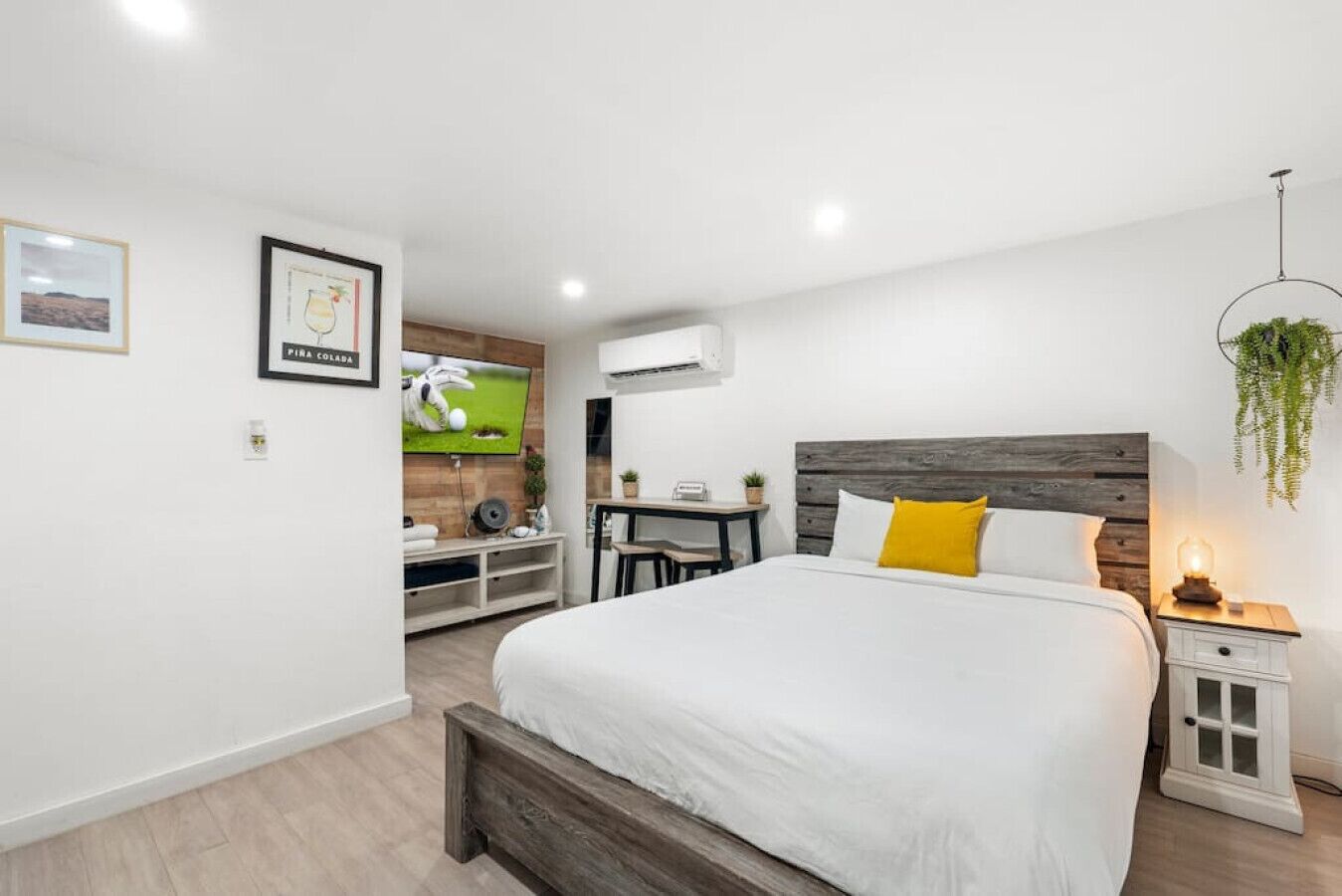 1 bedroom, desk, iron/ironing board, WiFi