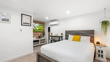 1 bedroom, desk, iron/ironing board, WiFi