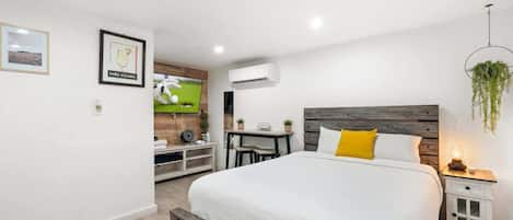 1 bedroom, desk, iron/ironing board, WiFi