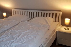 1 bedroom, travel crib, WiFi