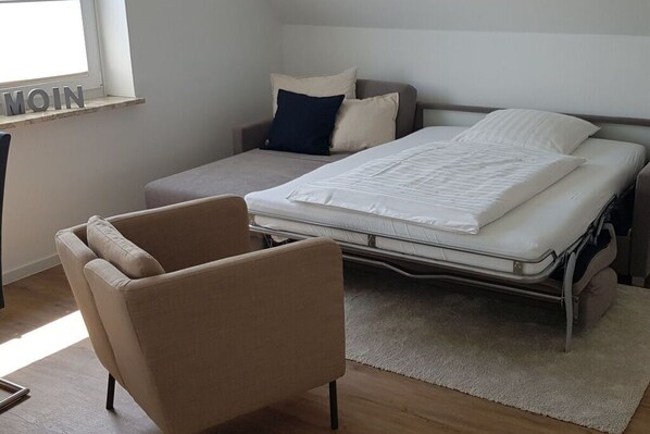 1 bedroom, travel crib, WiFi