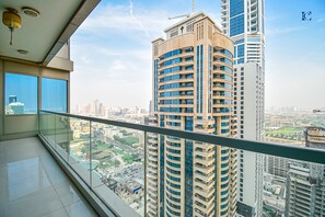 Living area - Stunning Sea View 2Bed near Tram Stn (Dubai)