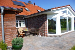 Outdoor dining - Holiday apartment Gerdes (Wangerland-Hooksiel)