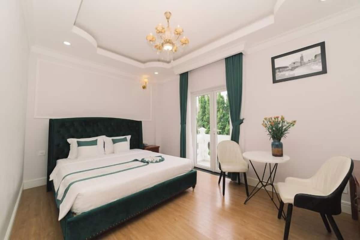 Premium bedding, down duvets, pillow-top beds, free minibar items
