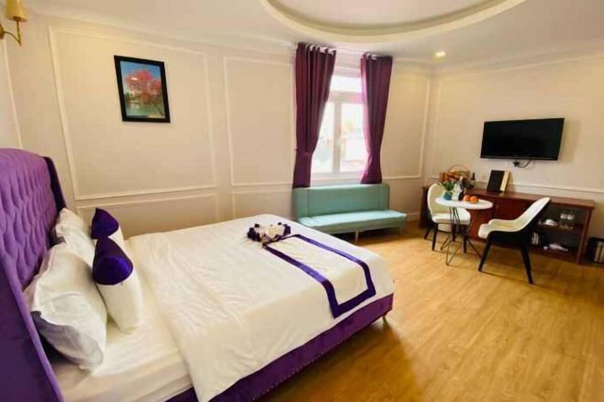 Premium bedding, down duvets, pillow-top beds, free minibar items