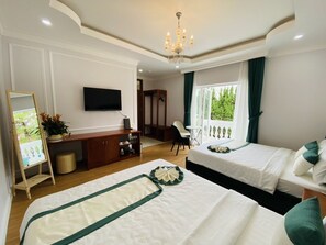 Firemannsrom – familie, 2 queensize-senger | Sengetøy av topp kvalitet, dundyner og senger med overmadrass