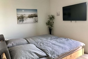 3 bedrooms, iron/ironing board, free WiFi, bed sheets