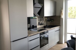 Fridge, microwave, oven, stovetop - Holiday home Ankerherz (Butjadingen)