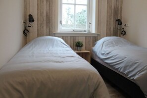 2 soverom og reiseseng for barn