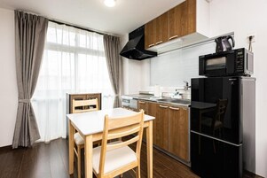 Apartamento, no fumadores | Cocina privada | Frigorífico, microondas, placa de cocina y hervidor eléctrico