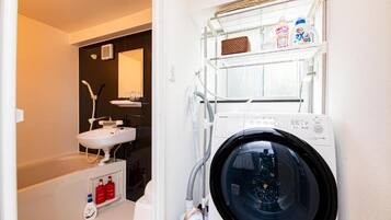 Apartemen | Kamar mandi | Perlengkapan mandi gratis, pengering rambut, kloset, dan handuk