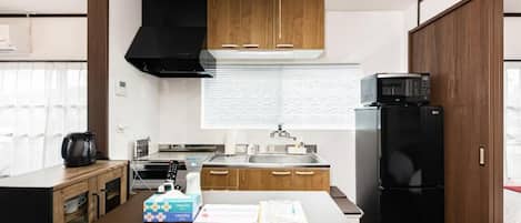 Apartment, Non Smoking | Private kitchen | Fridge, microwave, stovetop, cookware/dishes/utensils