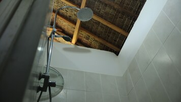 Standard Room | Bathroom
