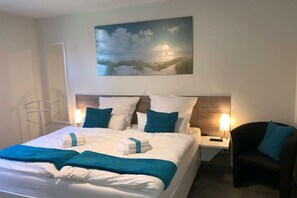 1 chambre, fer et planche à repasser