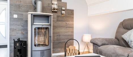 Smart-tv och eldstad