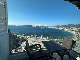 Quarto luxo | Wi-Fi de cortesia, roupa de cama