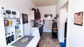 Fridge, microwave, stovetop, coffee/tea maker
