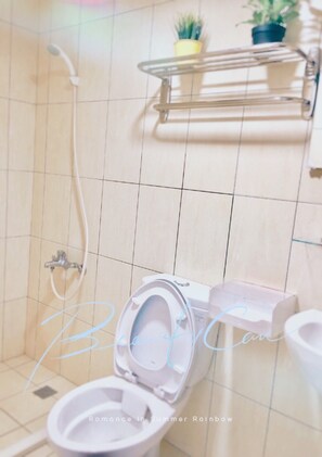 Economy-Apartment, 1 Doppelbett | Badezimmer | Dusche, Haartrockner, Handtücher
