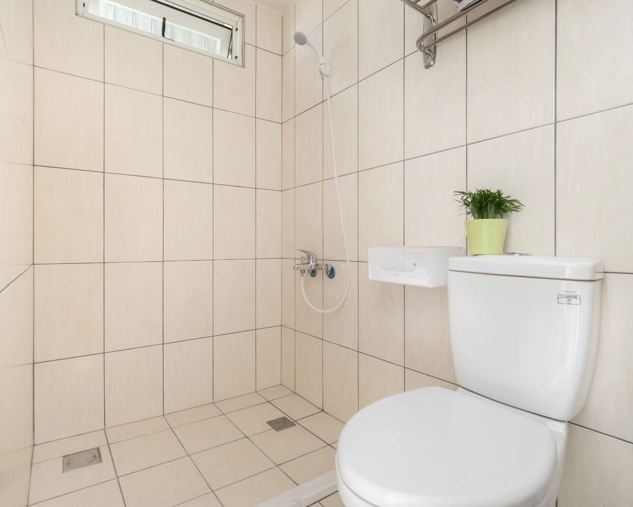 Economy Apartment, 1 Double Bed | Bathroom | Shower, hair dryer, towels