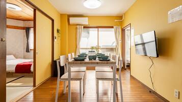 Basic Apartment | Living area