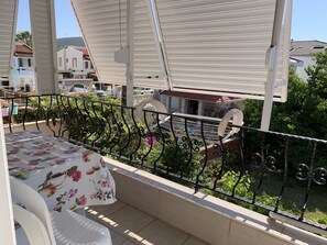 Deluxe Apartment | Balcony