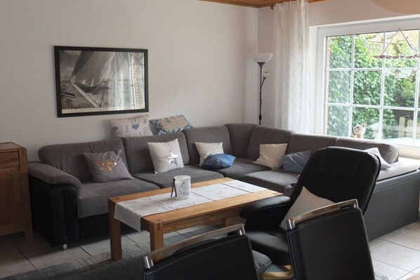 Smart TV, DVD player, stereo