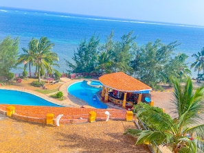 Outdoor pool - Shanzu Beachfront Apartments (Mombasa)