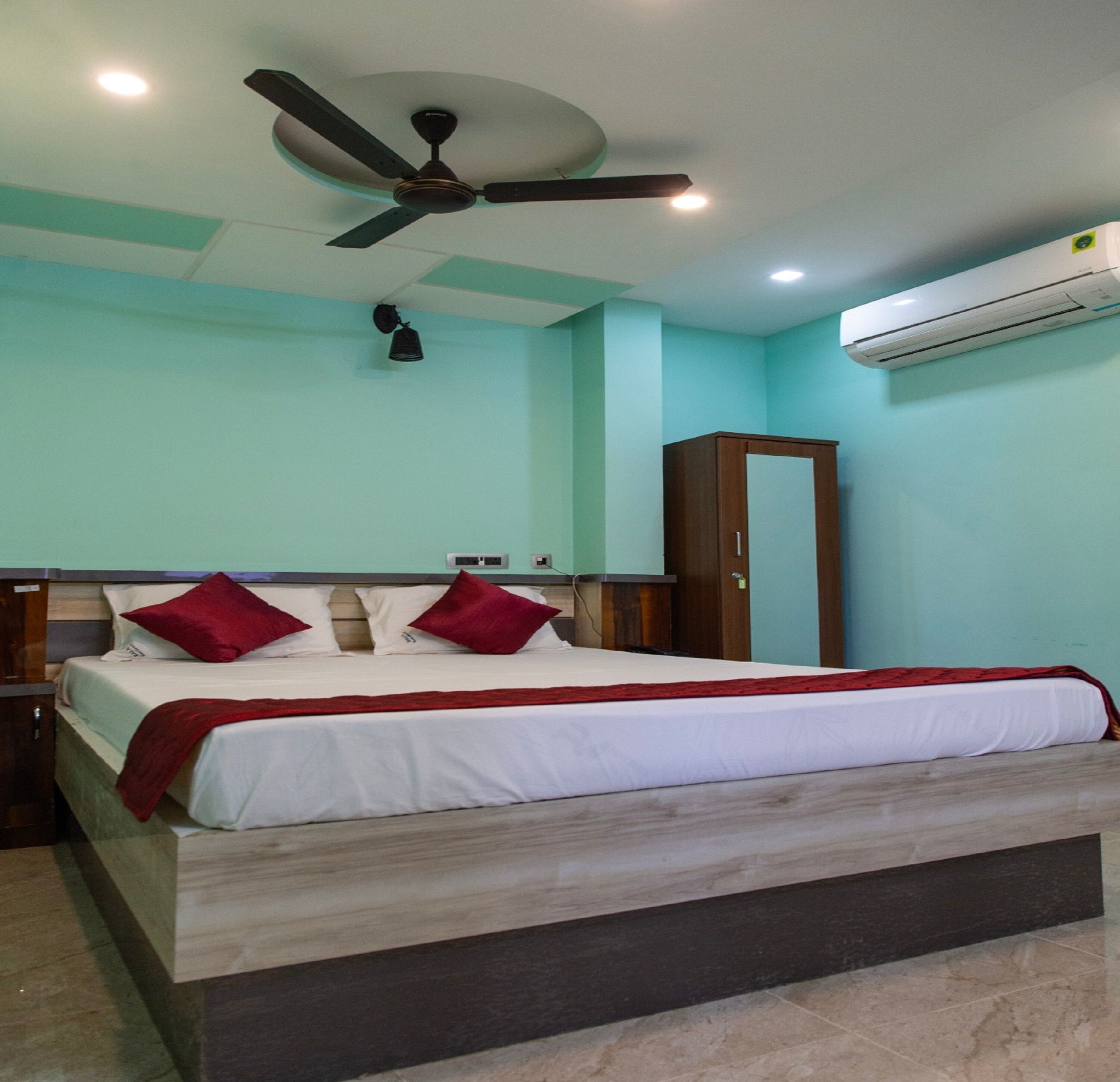 ملاءات للفراش لا تسبب الحساسية ومكتب وواي فاي مجانًا وملاءات أسرّة