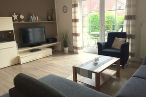 Télévision, lecteur de DVD, chaîne hi-fi