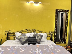 1 bedroom, iron/ironing board, WiFi, bed sheets - Nesting Paradise By Payal Ghosh (Delhi)