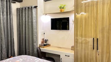 1 bedroom, iron/ironing board, WiFi, bed sheets