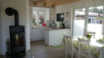 Refrigerador, horno, parrilla de estufa y lavavajillas