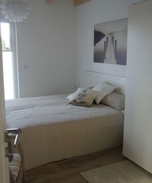 2 bedrooms, iron/ironing board