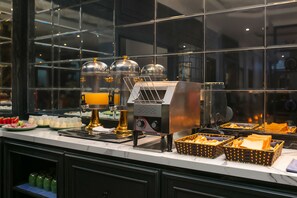 Petit déjeuner complet compris tous les jours